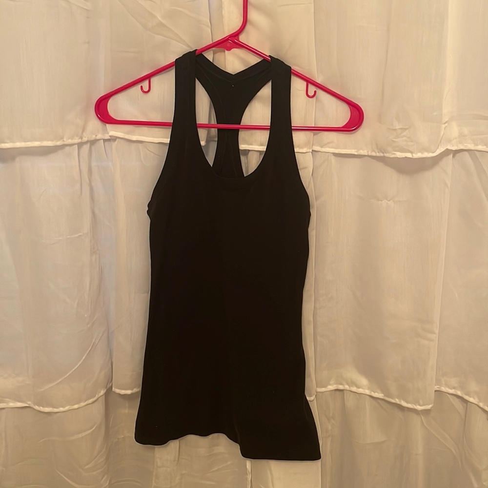 black lululemon top